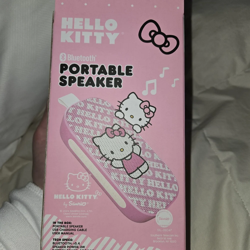 Hello kitty Portable Bluetooth Speaker - Picture 2 of 3